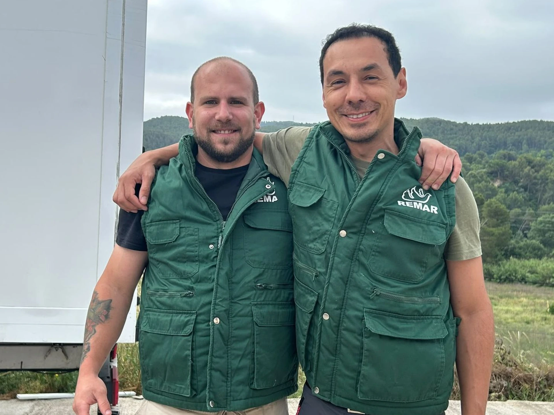 Equipo de REMAR Catalunya con chalecos de trabajo